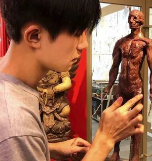 易烊千玺生活照片_4