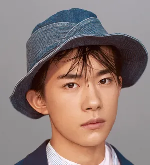 TFBOYS易烊千玺《ELLE》时尚写真_2