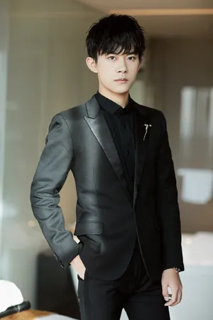 tfboys易烊千玺帅气高清图片_3