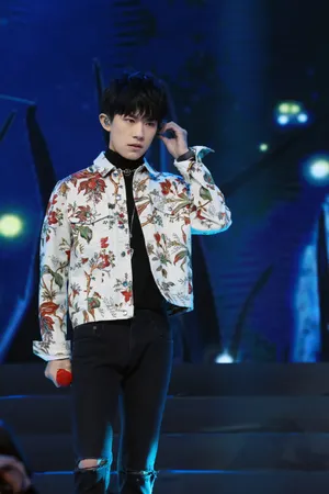 tfboys易烊千玺帅气高清图片_8