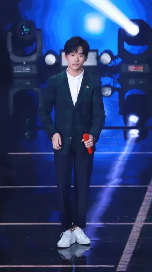 易烊千玺微博之夜高清现场图片_5
