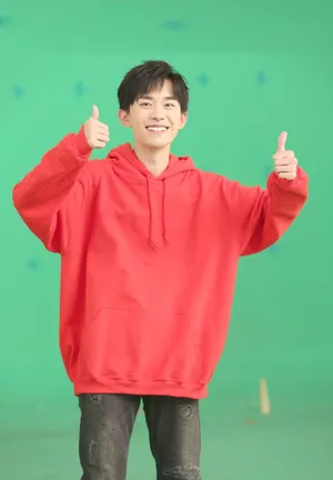 易烊千玺音乐公益广告赞赞新时代花絮图片_2