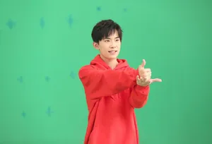 易烊千玺音乐公益广告赞赞新时代花絮图片_3