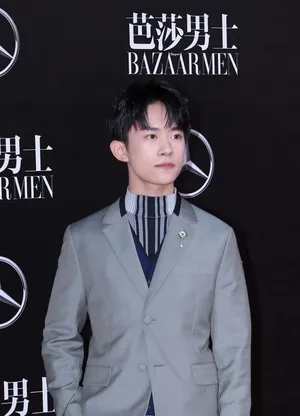 易烊千玺芭莎男士帅气图片_3