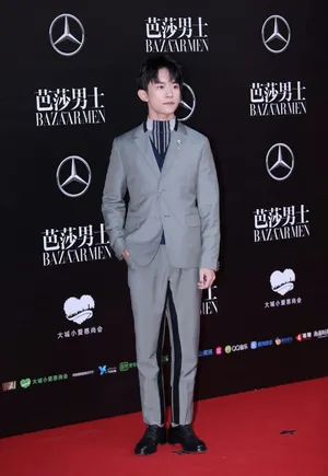 易烊千玺芭莎男士帅气图片_5