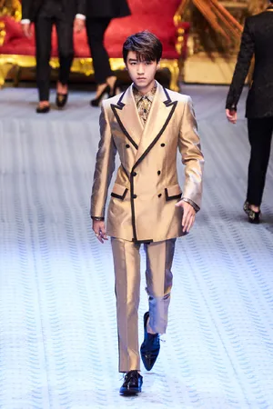 TFBOYS王俊凯2019春夏男装秀帅气图片