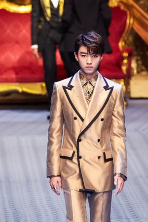 TFBOYS王俊凯2019春夏男装秀帅气图片_4