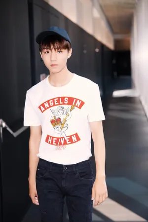 王俊凯2019春夏米兰男装周帅气图片_2
