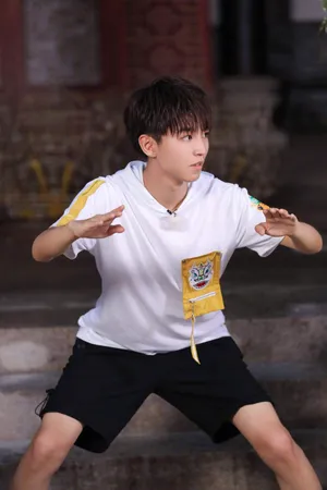 tfboys王俊凯《高能少年团》舞狮剧照图片_1