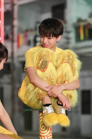 tfboys王俊凯《高能少年团》舞狮剧照图片_5