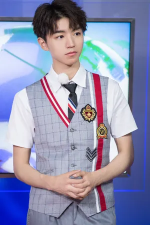 王俊凯高能少年团高清帅气图片_5