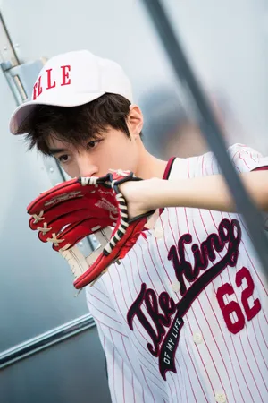 TFBOYS王俊凯棒球写真图片_2