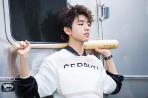 TFBOYS王俊凯棒球写真图片_4