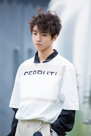 TFBOYS王俊凯棒球写真图片_5