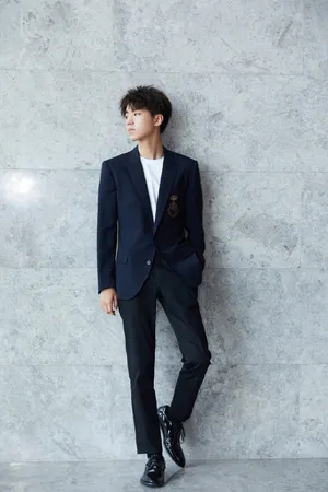 tfboys王俊凯工行发布会稳重绅士写真图片_8