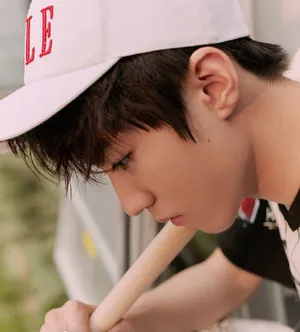 tfboys王俊凯棒球少年青春时尚写真图片_6