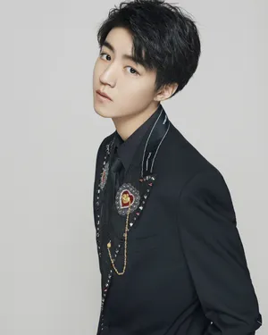 tfboys王俊凯帅气王子范西装写真图片