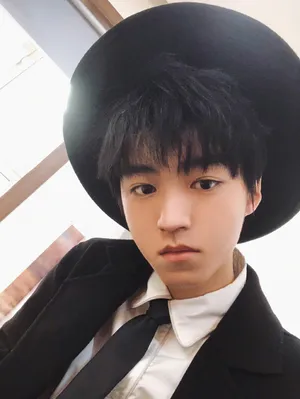 tfboys王俊凯帅气自拍照图片_1