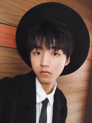 tfboys王俊凯帅气自拍照图片_2
