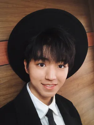 tfboys王俊凯帅气自拍照图片_3