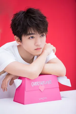 tfboys王俊凯小清新帅气写真花絮图片_8