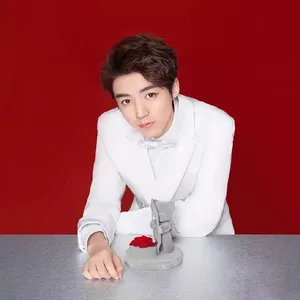 tfboys王俊凯纯白西服帅气写真图片