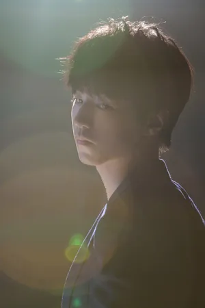 tfboys王俊凯温润儒雅广告花絮写真图片_4