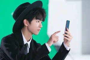 tfboys王俊凯温润儒雅广告花絮写真图片_6