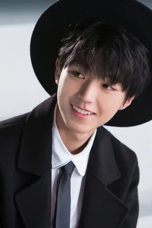 tfboys王俊凯温润儒雅广告花絮写真图片_7