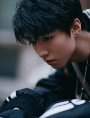 tfboys王俊凯精致帅气品牌代言写真图片_2