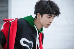 tfboys王俊凯新发型帅气图片_2