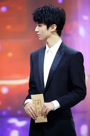 TFBOYS王俊凯《信中国》高清图片_3