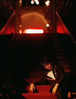 王俊凯光影下帅气小王子写真图片_2