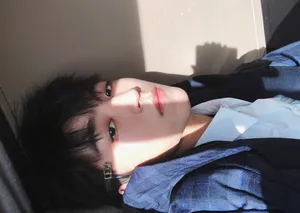 王俊凯慵懒光影英俊写真图片_1