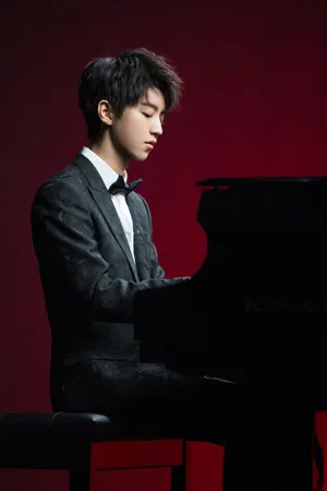 王俊凯儒雅帅气写真图片