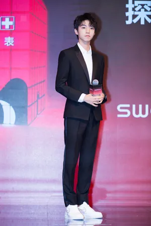 王俊凯帅气活动照图片_7