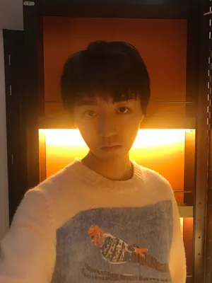 王俊凯最新微博自拍写真图片_1