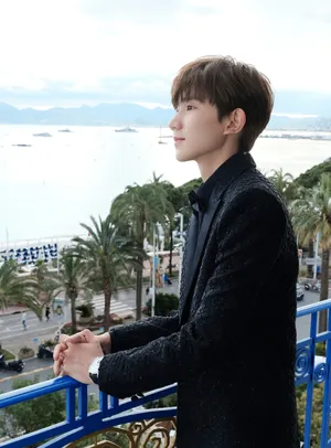 王源戛纳电影节帅气图片_7