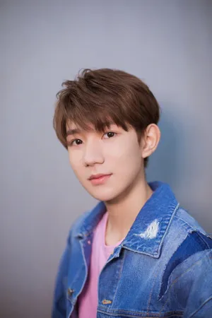 tfboys王源蓝色系牛仔活动照图片_3