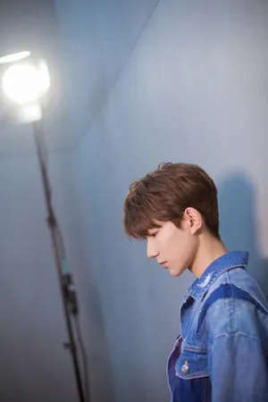 tfboys王源蓝色系牛仔活动照图片_6