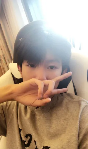 王源生活自拍照图片_9