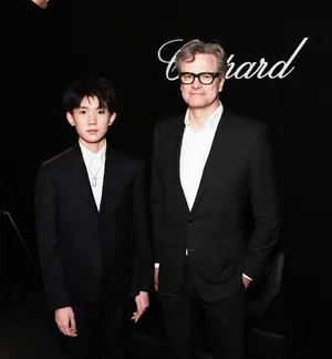 王源黑色西装珠宝展帅气写真图片_3