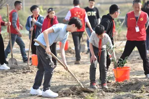王源公益活动帅气图片_2