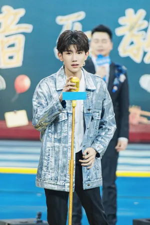 王源高清帅气综艺图片_6