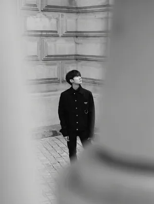 王源巴黎街头梦幻街拍写真图片_8