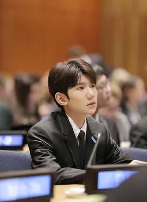 tfboys王源西装帅气图片