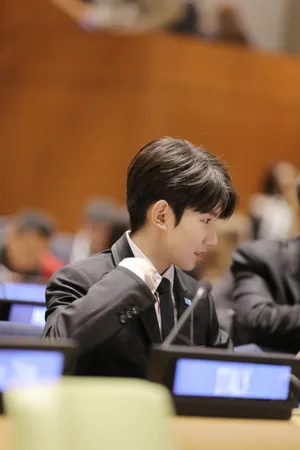 tfboys王源西装帅气图片_1