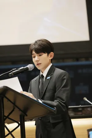 tfboys王源西装帅气图片_3