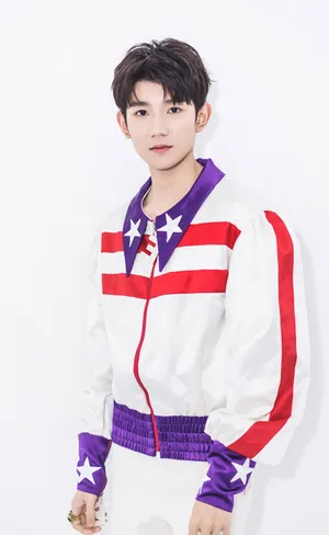王源最新帅痞写真高清图片_4