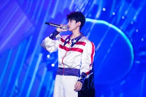 王源舞台帅气高清图片_7